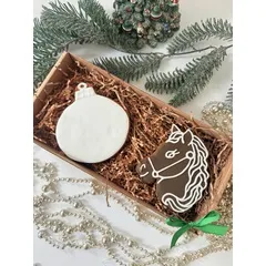 Лошадка и шарик с логотипом