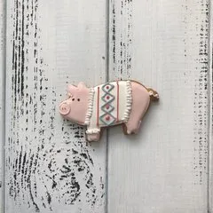 Свинка в свитере