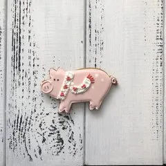Свинка в свитере