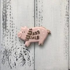 Свинка в свитере