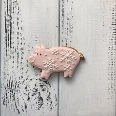 Свинка в свитере