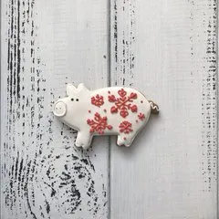 Свинка в свитере